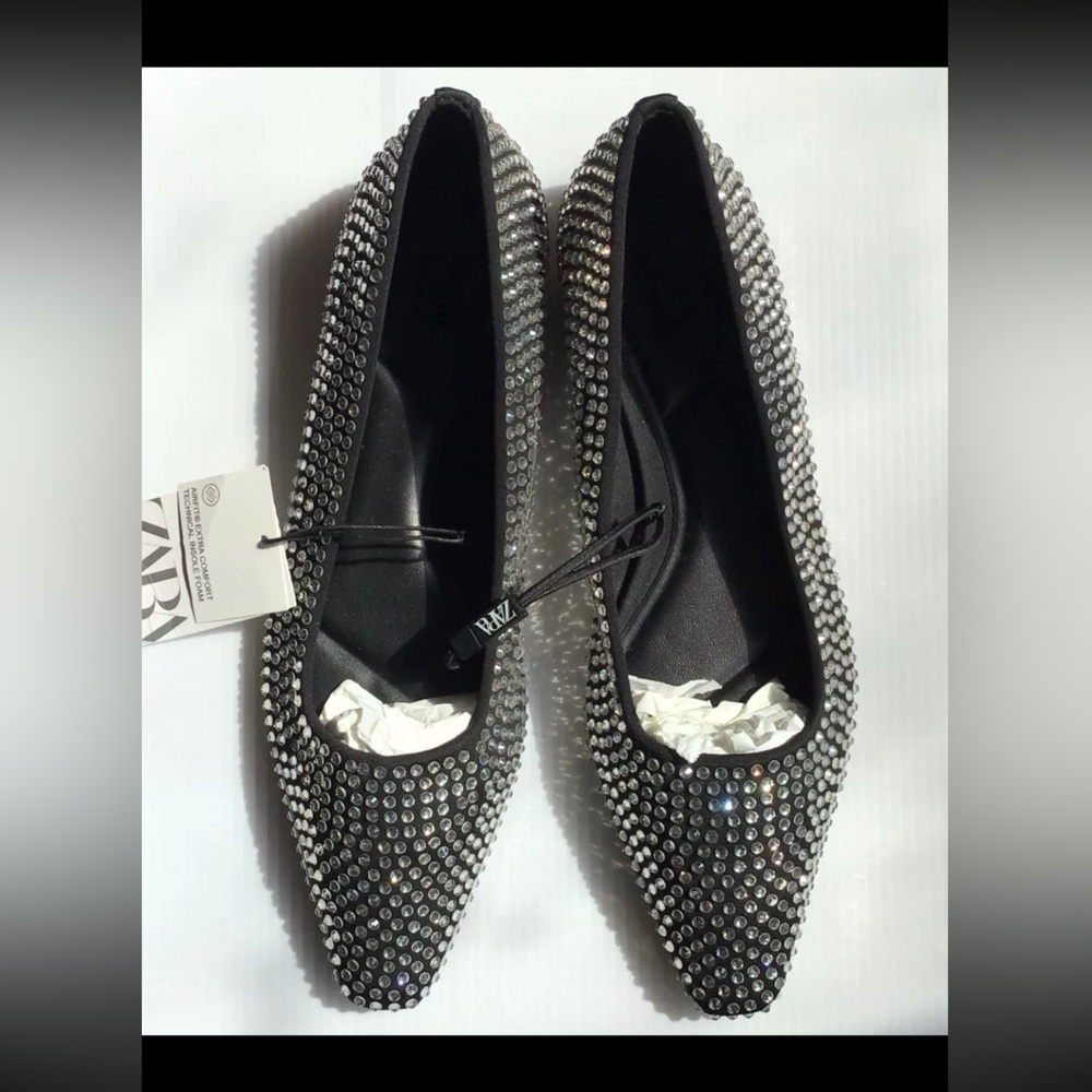 Zara Women's Black and Silver Embellished Flats